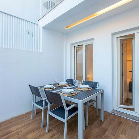 Wonderful Duplex W Private Patio & Ac By Lovelystay Porto Ngoại thất bức ảnh