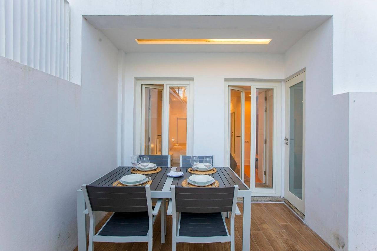 Wonderful Duplex W Private Patio & Ac By Lovelystay Porto Ngoại thất bức ảnh